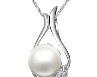 Perla de plata esterlina 925 en un colgante de tulipán