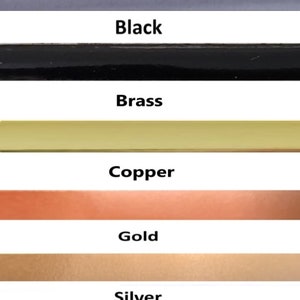 Pu&ograve; includere: Sei strisce orizzontali di diverse finiture metalliche: anticato, nero, ottone, rame, oro e argento.