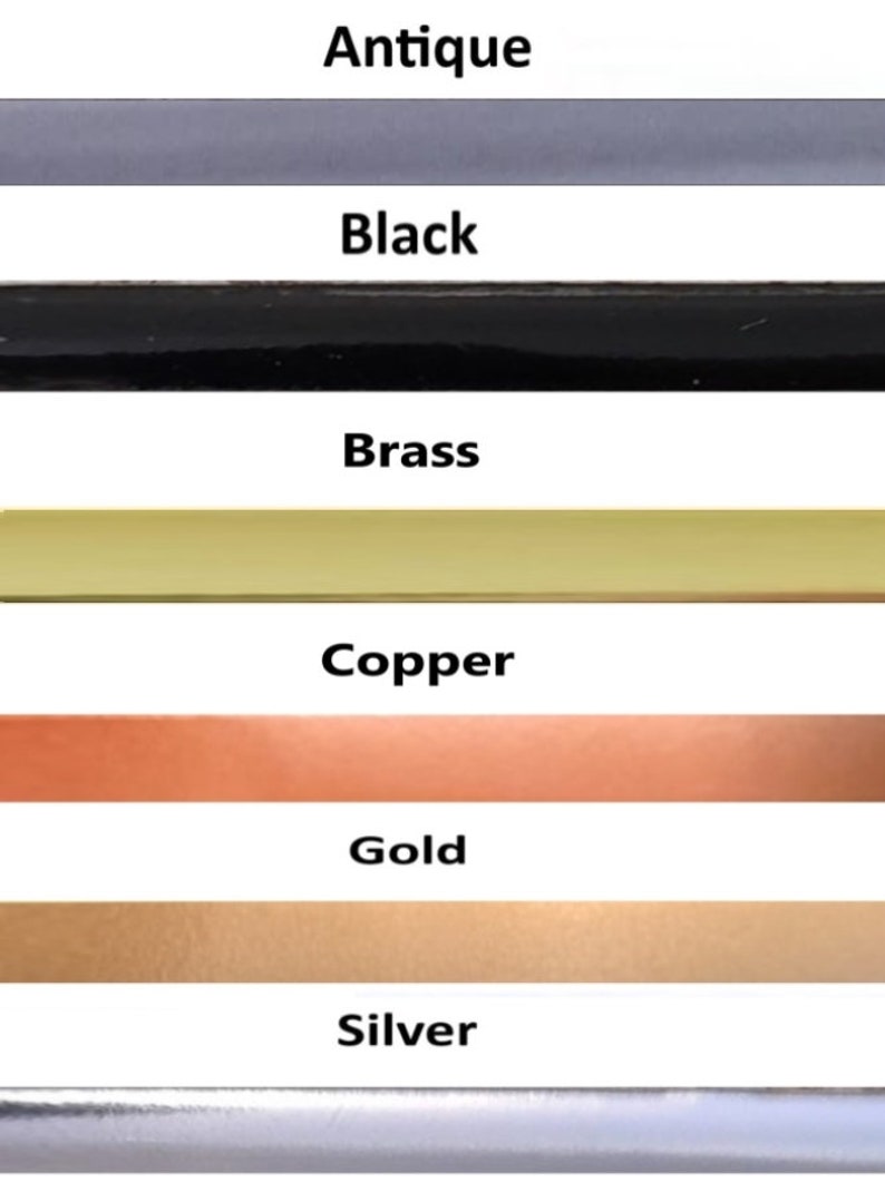 Pu&ograve; includere: Sei strisce orizzontali di diverse finiture metalliche: anticato, nero, ottone, rame, oro e argento.