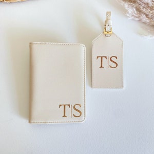 Gepersonaliseerde set paspoorthoesje + bagagelabel met initiaal | Gepersonaliseerd cadeau vrouw moeder vriend | Paspoort | Vakantie