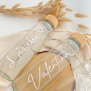 Trinkflasche personalisiert Wasserflasche Bambusdeckel Glasflasche Name Geschenkidee Geburtstag Bild 2