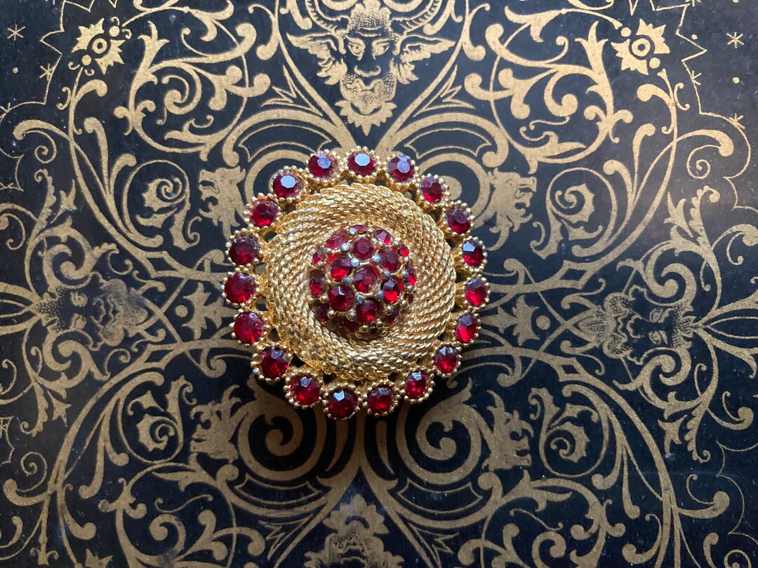 Ruby Stone Brooch Vintage Sphinx Gold Tone and Ruby Stone Brooch - Etsy UK