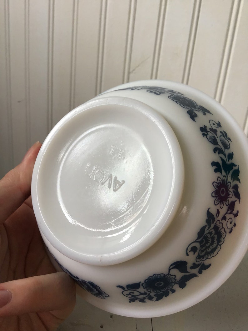 1970 Avon bowl milk glass image 3