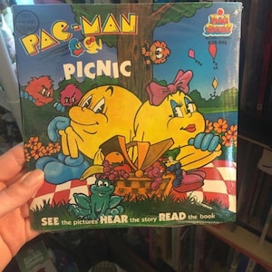1983 P A C- M A N picnic 45 and book