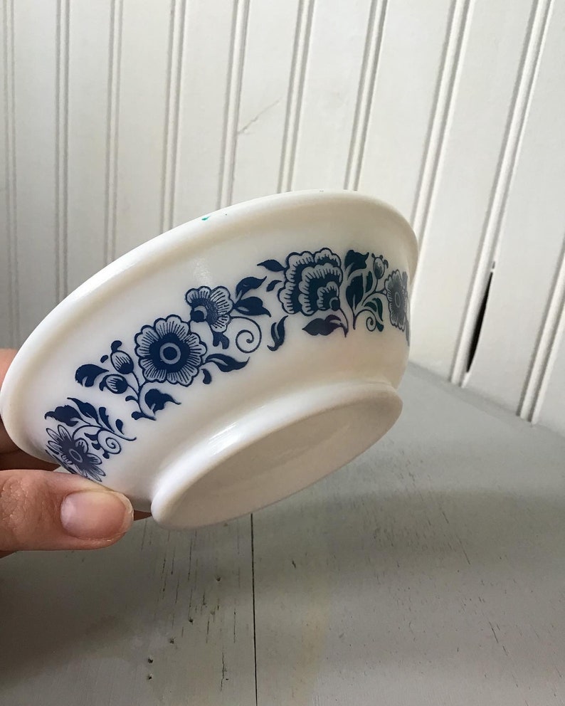 1970 Avon bowl milk glass image 2