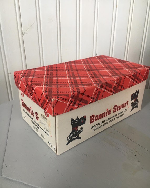 Vintage Bonnie Stuart baby shoes with box