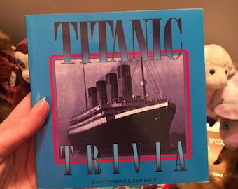 1998 T I T A N I C Trivia book