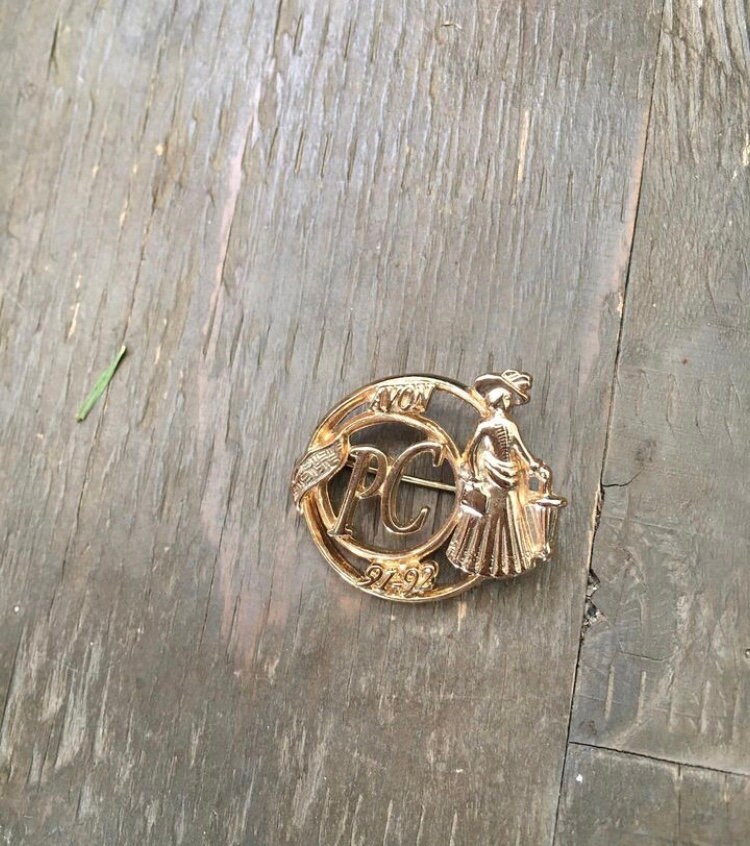1991/92 Avon presidents club pin