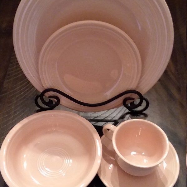 Fiesta Retired Apricot 5 piece place setting