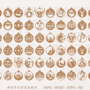Op de afbeelding: Een verzameling bruine kerstornamentontwerpen. Elk ornament heeft een uniek uitgesneden ontwerp, waaronder de kerstman, sneeuwvlokken, dieren en feestelijke sc&egrave;nes. De ornamenten zijn rond met een kleine lus aan de bovenkant om op te hangen.