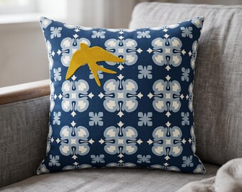 Throw Pillows - São Pedro Andorinha / Swallow AM