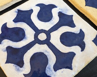 Luzia tile coaster - WB (E1)