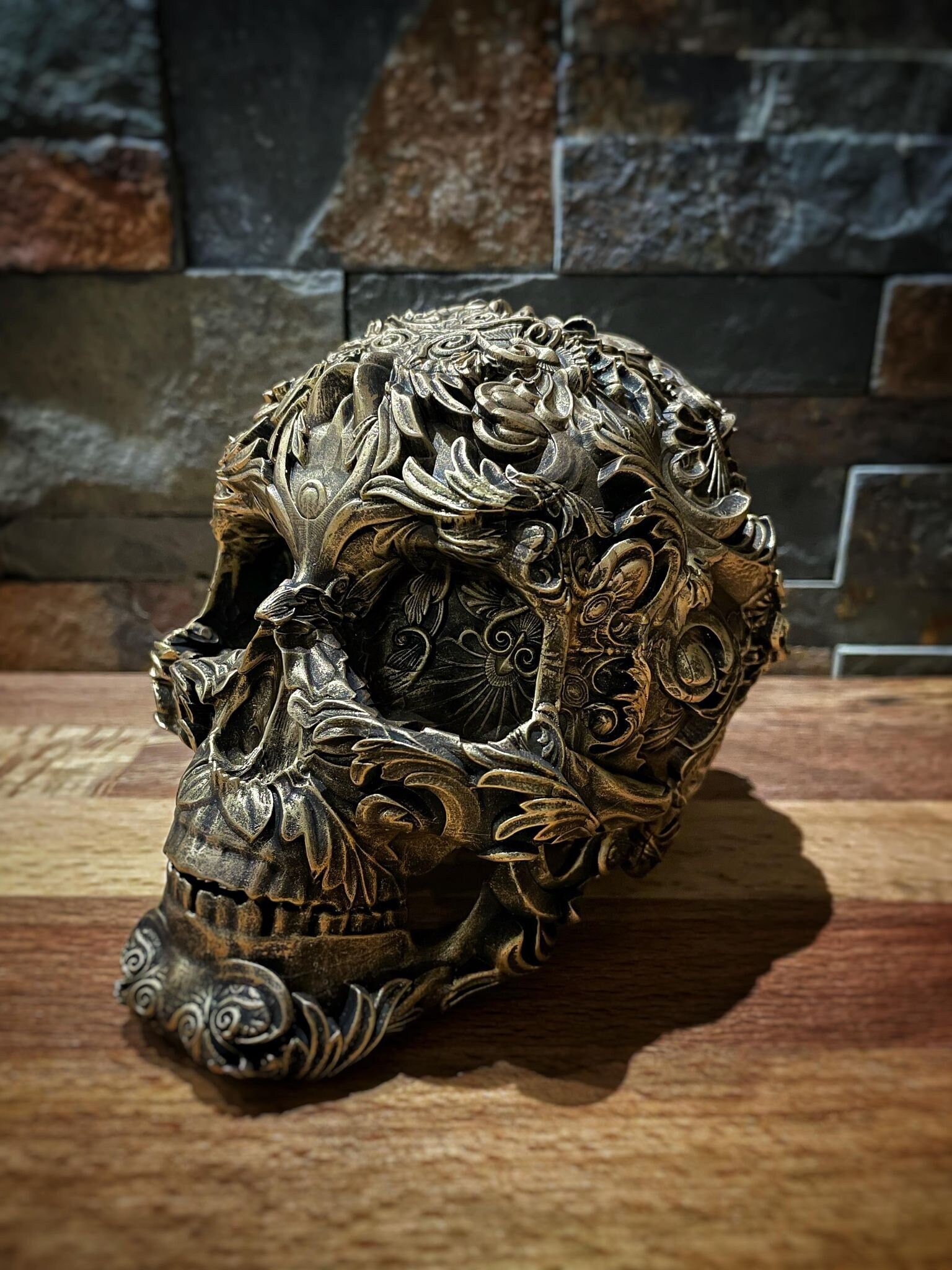 Crâne Skull Floral Résine Tête de Mort Décoration Présentation Couleur Peinture Noir Or Gold King