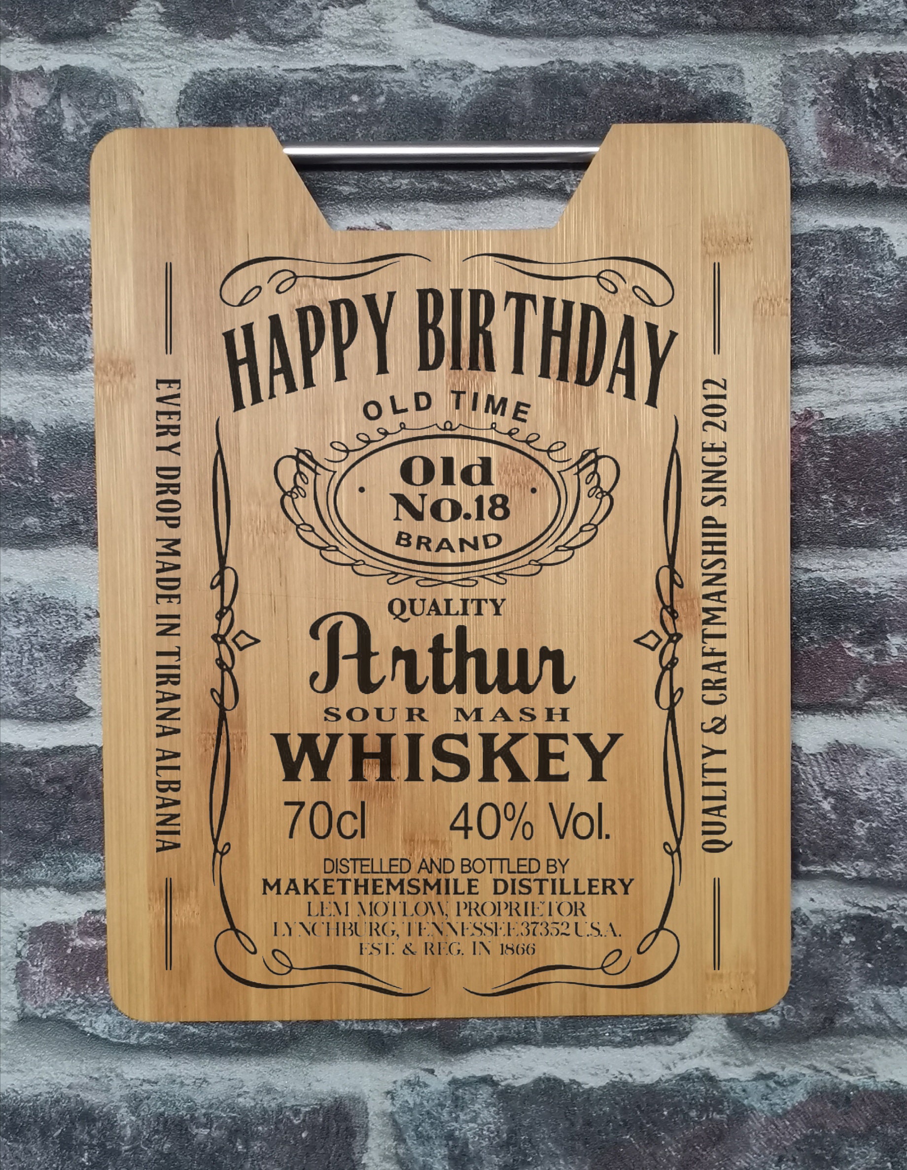 Planche de Présentation Service et à Découper en Bambou Hêtre Personnalisable Happy Birthday Joyeux 