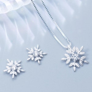 Snowflakes Silver Earrings with Pendant Necklace Set | Christmas Gift For Friend | Christmas Jewellery Set Hypoallergenic Earrings