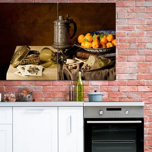 Lienzo con estampado de naturaleza muerta de estilo retro: mandarinas, cafetera y naipes.