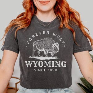 Wyoming Shirt Western Graphic Tee Western Shirt Country Shirts Bison T Shirt Wyoming Apparel Wyoming Gifts Buffalo T Shirt Wild West Shirt