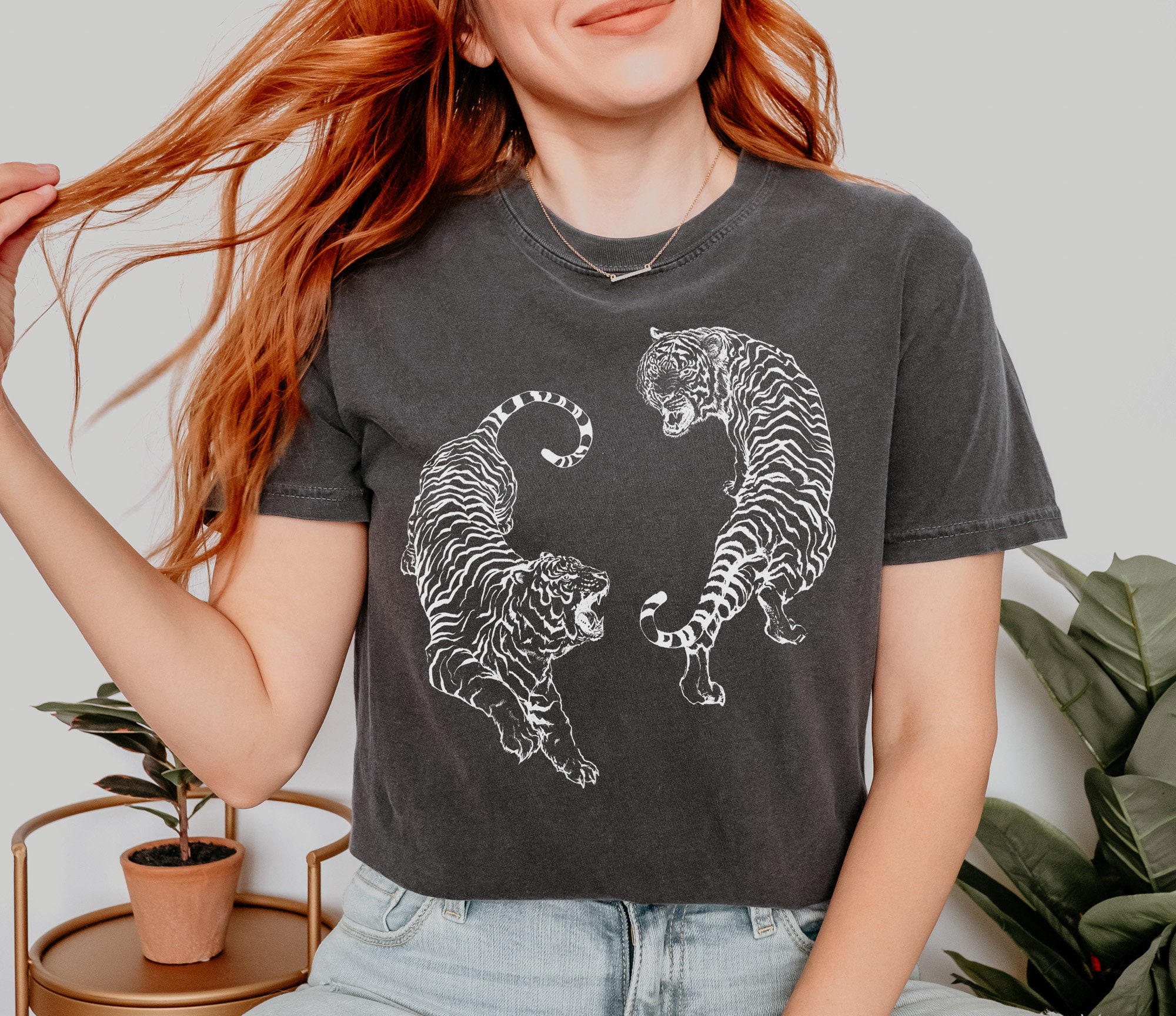 注目ショップ・ブランドのギフト Colors Comfort Tiger Yang Yin Graphic Clothes Aesthetic Tee トップス