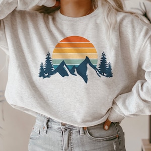 Mountain Sweatshirt Retro Sunset Aesthetic Sweatshirt Cozy Sweatshirt Hiking Sweatshirt Outdoor Sweatshirt Mountain Sweater Wanderlust Shirt Ash