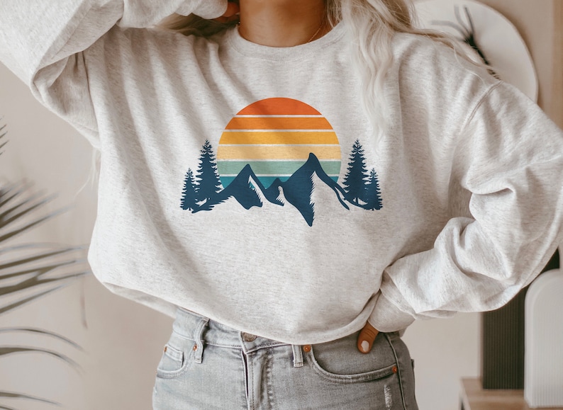 Mountain Sweatshirt Retro Sunset Aesthetic Sweatshirt Cozy Sweatshirt Hiking Sweatshirt Outdoor Sweatshirt Mountain Sweater Wanderlust Shirt Ash