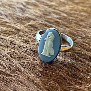 Vintage Wedgwood blue Jasperware sterling silver ring