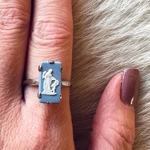 Vintage Wedgwood blue Jasperware sterling silver ring