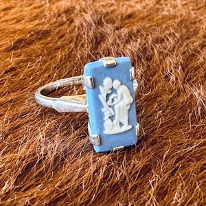 Vintage Wedgwood blue Jasperware sterling silver ring
