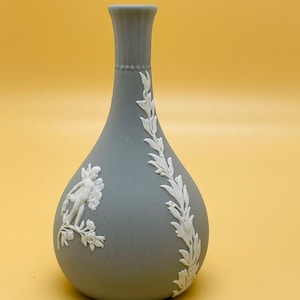 Raro jarrón de cogollos Wedgwood Grey Jasperware