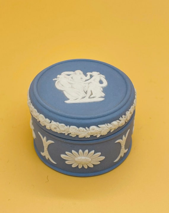 Fine Art Ceramics Vintage Wedgewood Jasperware Collection/ Christmas