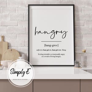 K&ouml;nnte beinhalten: Ein schwarz-wei&szlig;er druckbarer Wandkunstdruck mit der Definition des Wortes "hangry". Die Definition lautet: "Adjektiv hangriger, hangriest. Slang. Sich gereizt oder irrational w&uuml;tend f&uuml;hlen, weil man hungrig ist."