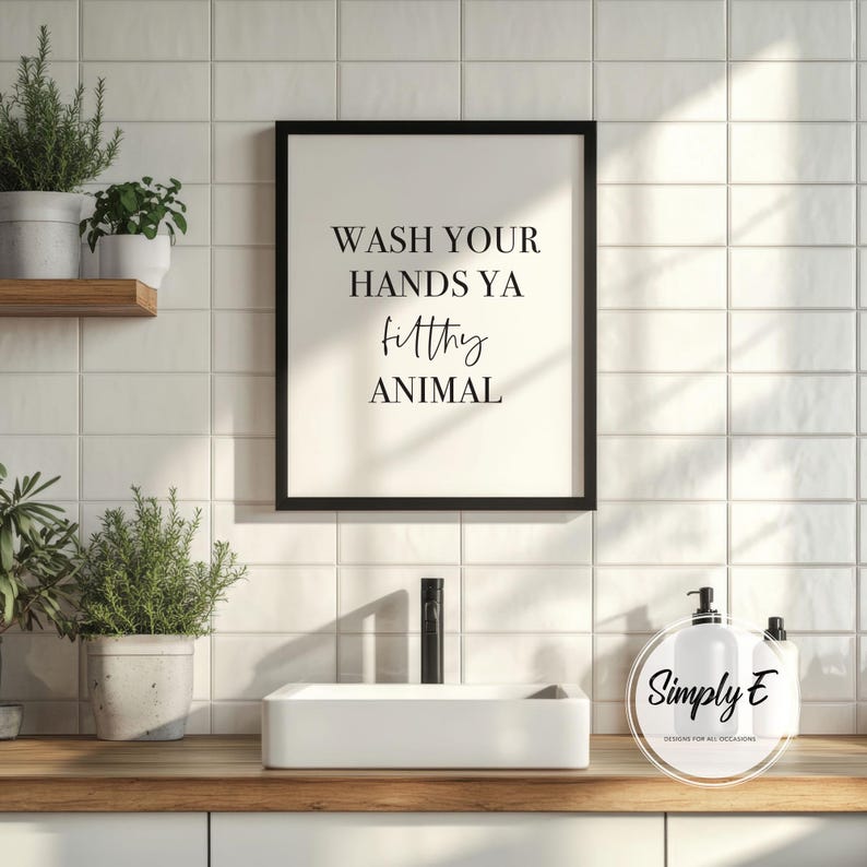 Puede incluir: Un letrero de madera r&uacute;stico con el texto "Welcome to our home" en letras blancas. El letrero presenta un acabado envejecido y un dise&ntilde;o sencillo y acogedor, perfecto para la decoraci&oacute;n de la puerta principal.