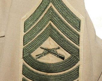Camisa de sargento militar.