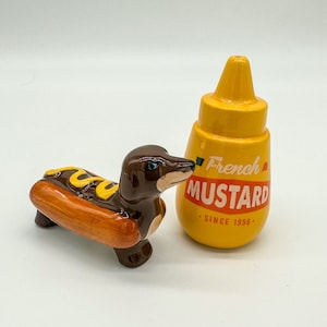 Salt and pepper shakers in dachshund design - fun and useful table decoration