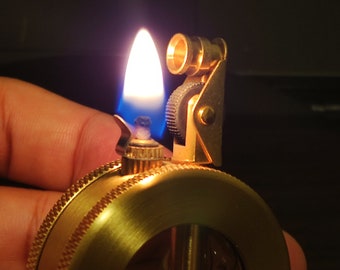 Encendedor de queroseno de latón antiguo