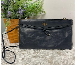 Borsa a tracolla o pochette vintage Etienne Aigner in pelle blu navy minimalista Y2K
