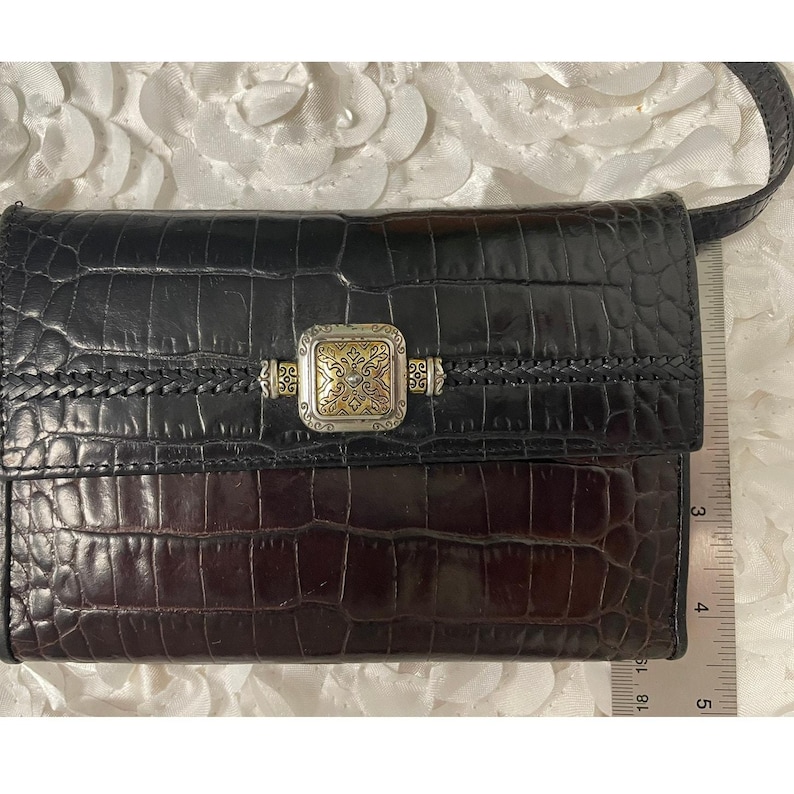 Portafoglio Brighton in pelle con stampa coccodrillo goffrata marrone scuro/nero e cinturino immagine 7