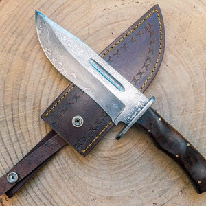 Damascus Wolf Bowie Hunting Knife / Walnut Handle / Leather Sheath