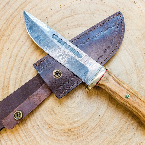 Bowie Frontier Hunting Knife Damascus Steel  Olive Wood Handle and Leather Sheath