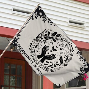 Resist Garden Flag, Feminist Flag, Liberal Flag, Social Activist Flag, Democrat Garden Flag, Progressive Flag, Peace Sign Yard C1HD13