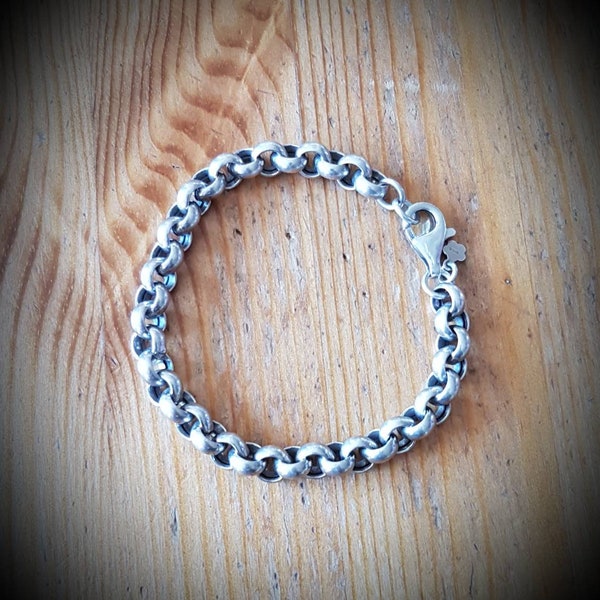 Bracelet chaîne en argent massif.