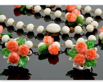 Collar y pendientes antiguos de flores de celuloide de vidrio lechoso de Japón de antes de la guerra