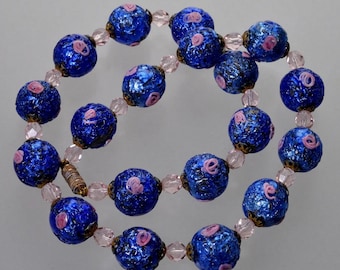 Collar antiguo de cuentas de cristal veneciano de Murano con forma de pastel de bodas de lámina azul real