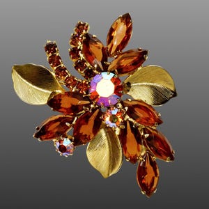 Elegant Floral Juliana D&E Brooch Pin Topaz Glass Stones C.1960