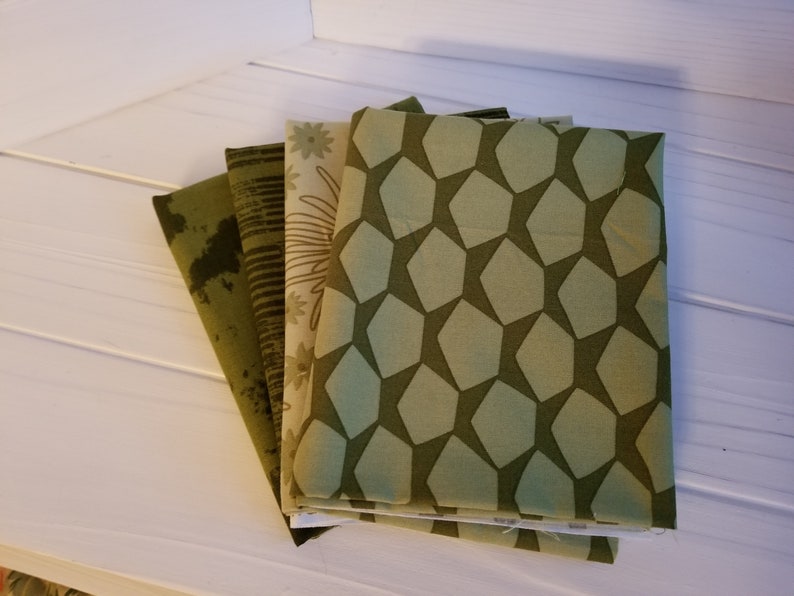 Green modern design 4 pc Fat Quarter bundle