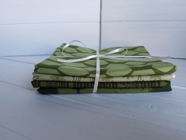 Green modern design 4 pc Fat Quarter bundle