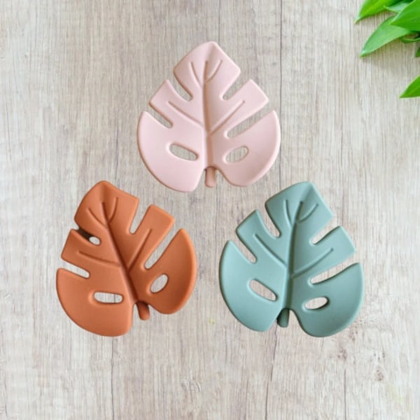 Monstera Leaf Silicone Chew, baby gift, baby shower, bath toy, cute baby toy, stroller toy, gender neutral, beach toy, baby bath toy