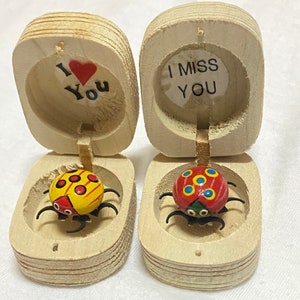 2 ladybugs in a Wooden Box Cute Wiggle Leg I love You & I Miss You For All Ages