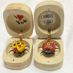 2 ladybugs in a Wooden Box Cute Wiggle Leg I love You & I Miss You For All Ages