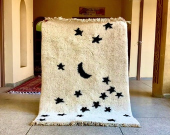 FABULOUS BENIOURAIN RUG, Custom Moroccan Rug, Abstract White and Black Rug, Handwoven Sheep Wool Rug, Berber Rug, Handmade Area Rug.