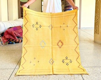 PRETTY SABRA RUG, 4x3 Flatweave Rug, Kilim Woven Rug, Yellow Rug, Abstract White Rug, Area Rug, Moroccan Rug, Handwoven Rug, Cactus Silk Rug